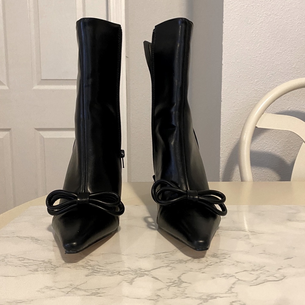 New never worn black booties